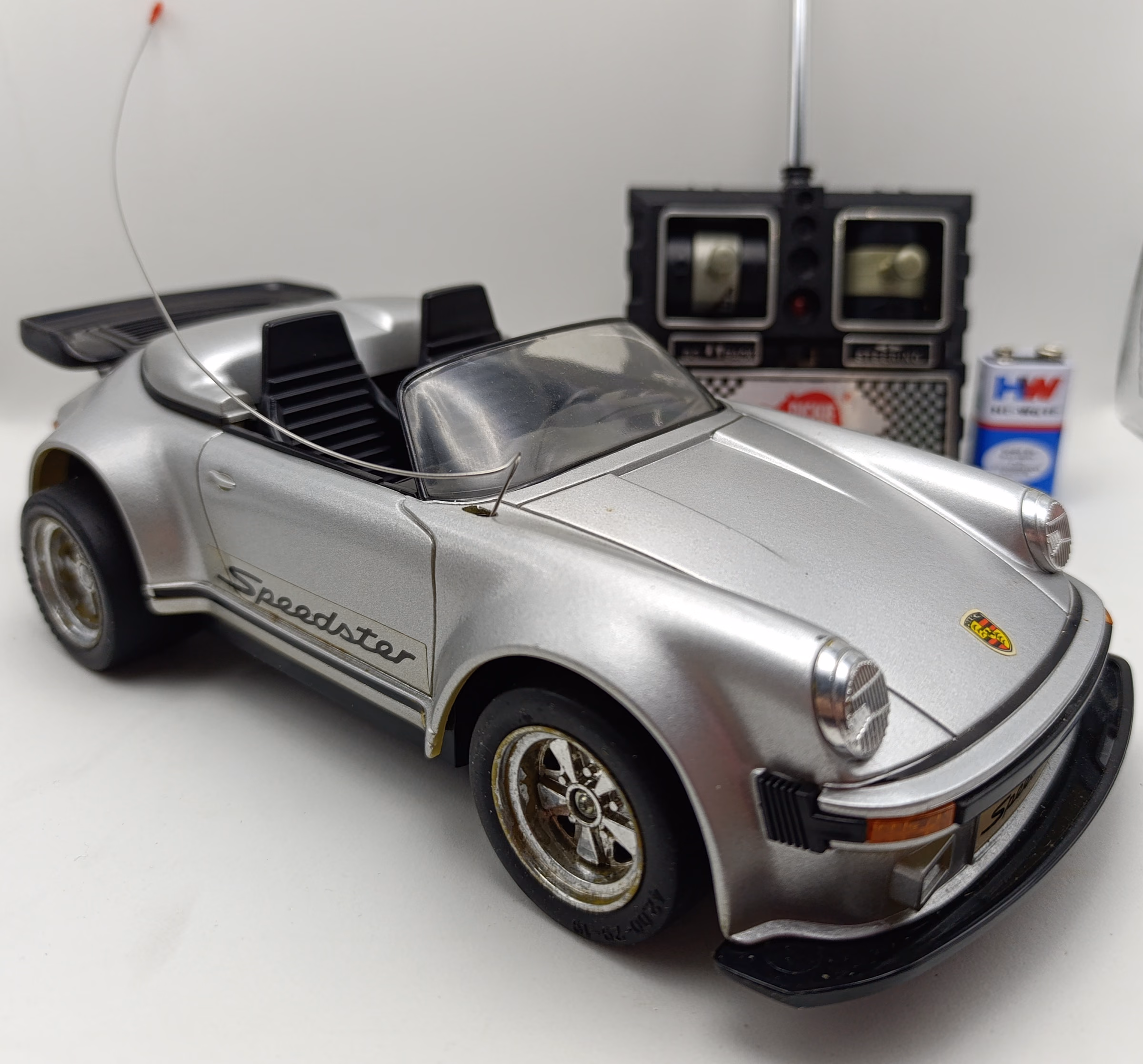 Carrinho de Controle Remoto Porsche Speedster - Controle Remoto